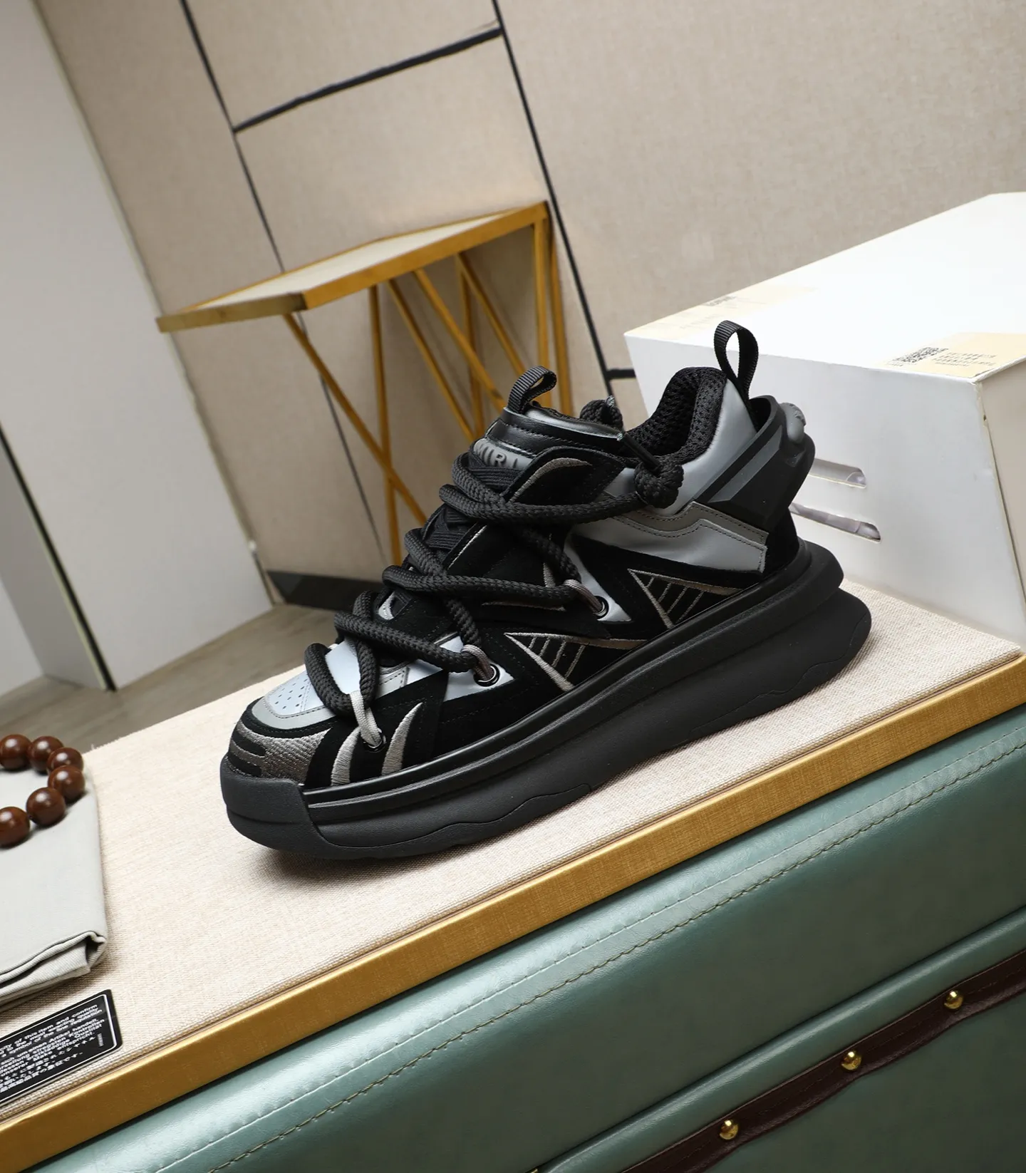 Men's men's shoes💰600 [AMIRI～AMIRI] 2025 spring and summer series new casual shoes🆕The large tongue on the upper and the cross shoe string design are very special! Made of cowhide➕multiple materials spliced➕in breathable mesh, thickened and oversized foam-resistant outsole, it will look good on whoever wears it! The appearance is responsible, the feet are retro and handsome! Size:39-44 (38, 45, 46 customized)